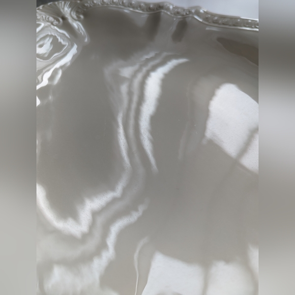 Lenox China Chadwick Collection Embossed Ivory Scalloped Platter 24k Gold Trim - Picture 3 of 3